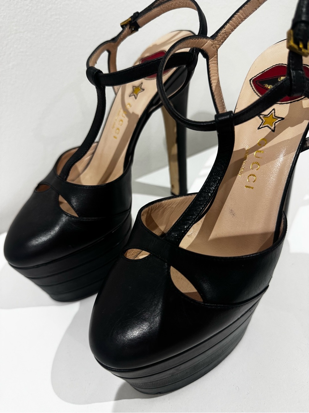 Gucci Black Ángel Leather Platform T-Strap Sandals - Picture 7 of 8
